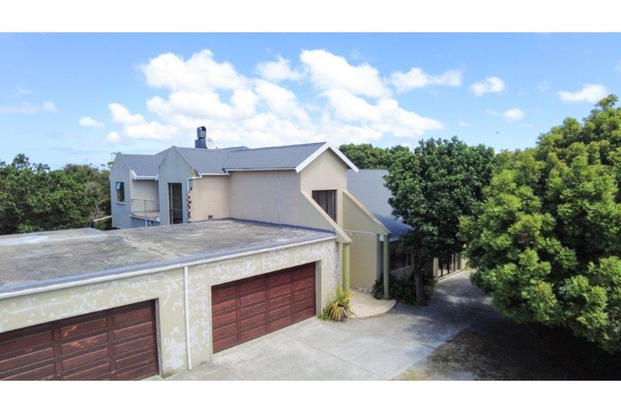 6 Bedroom Property for Sale in Lovemore Park Eastern Cape